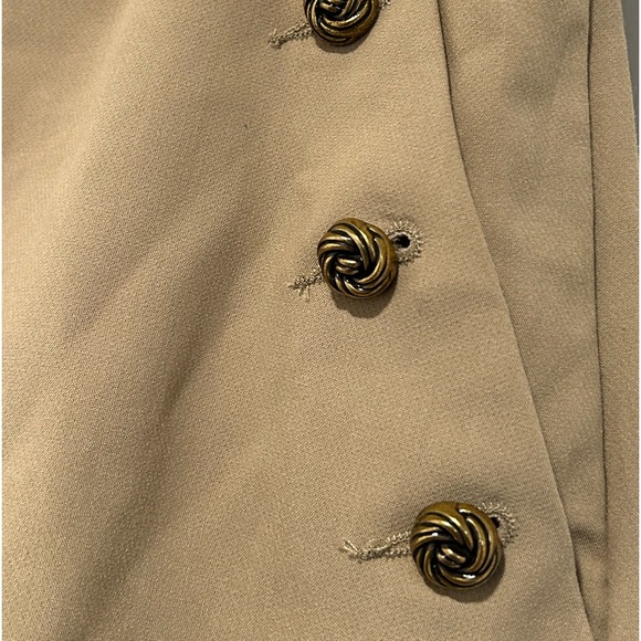 @funmom91 raffle item Aqua women’s khaki shorts retail $68 - Picture 4 of 5